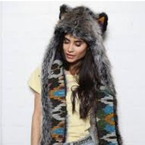 Rare Spirithoods CE Grey Wolf IKAT EUC